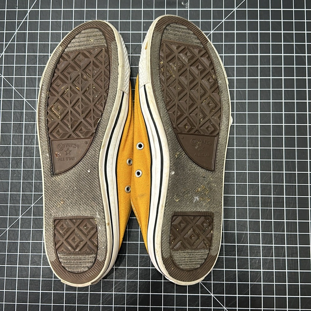 Converse - Picture 2 of 2